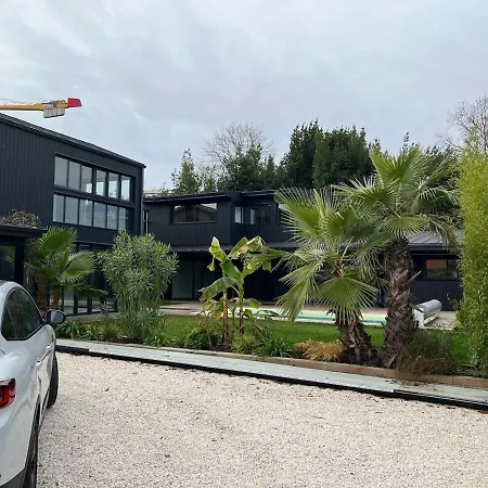 Poolside Retreat In * Le Bouscat